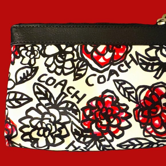 Coach Poppy Y2K Graffiti Daisey Wristlet with hang tag Silver Hardware EUC - Picture 11 of 11